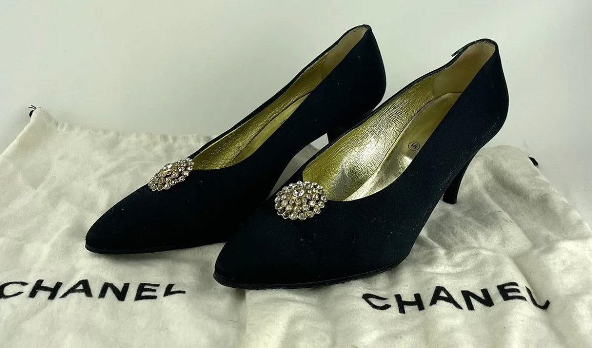 CHANEL black selling pumps