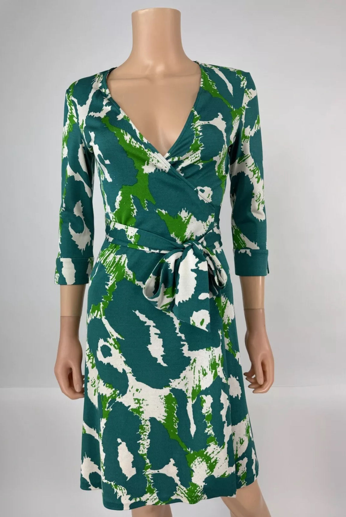 Diane Von Furstenberg, Julian Green Graphic Print Silk Wrap Dress Size pennypincherboutique Diane Von Furstenberg, Julian Green Graphic Print Silk Wrap Dress Size pennypincherboutique