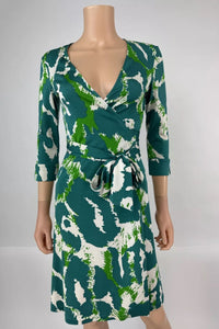 Diane Von Furstenberg, Julian Green Graphic Print Silk Wrap Dress Size 2