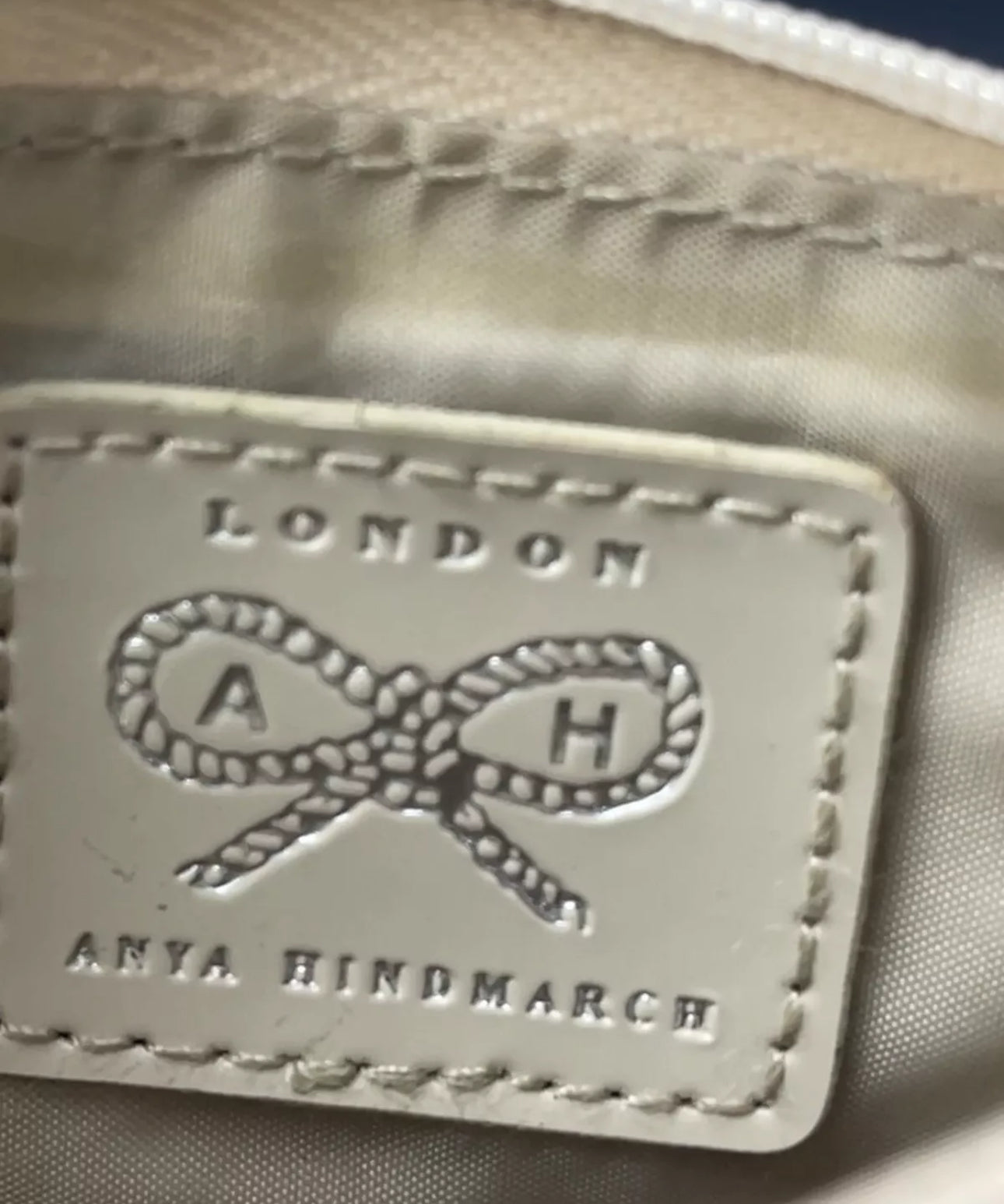 美品⭐️ANYA HINDMARCH SEYMOUR ZIP TOP POUCH ANYA HINDMARCH MAKEUP POUCH