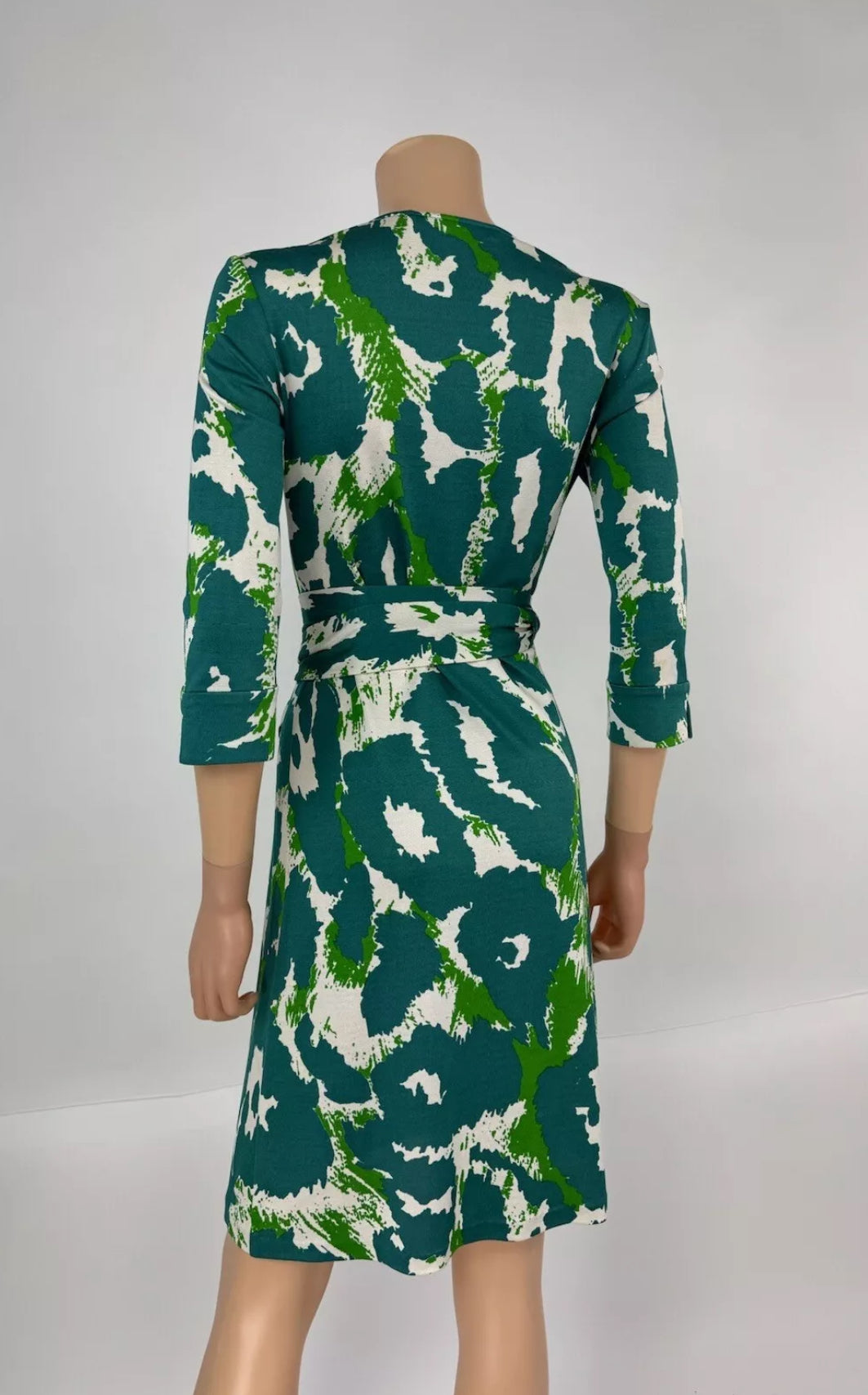 Diane Von Furstenberg, Julian Green Graphic Print Silk Wrap Dress Size pennypincherboutique Diane Von Furstenberg, Julian Green Graphic Print Silk Wrap Dress Size pennypincherboutique